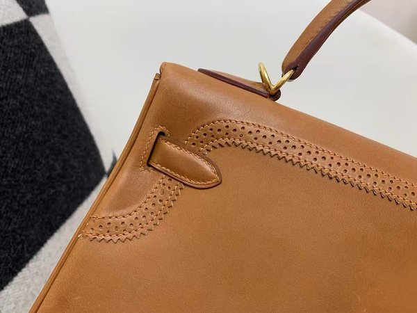 Hermès Kelly 28 Lace Saddle Gold Brown x Gold Hardware