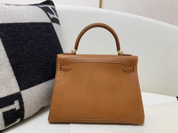 Hermès Kelly 28 Lace Saddle Gold Brown x Gold Hardware