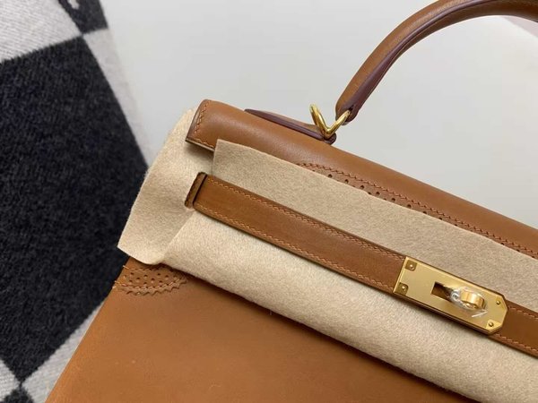 Hermès Kelly 28 Lace Saddle Gold Brown x Gold Hardware