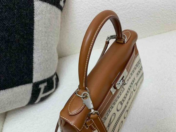 Hermès KELLY 28 TOILE DE CAMP DÉCHAÎNÉE & FAUVE BARÉNIA RETOURNÉ PALLADIUM HARDWARE