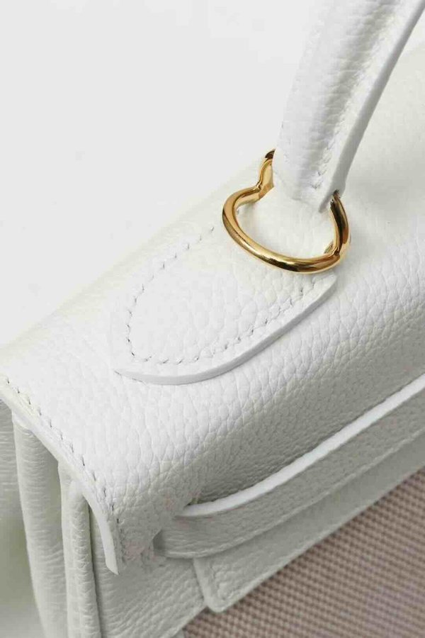 Hermès Kelly 28 Toile Canvas / Blanc Écru Epsom x Gold Hardware