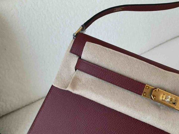Hermès Kelly Elan 27 Epsom Bordeaux x Gold Hardware