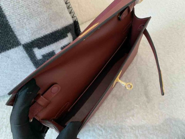 Hermès Kelly Elan 27 Epsom Bordeaux x Gold Hardware