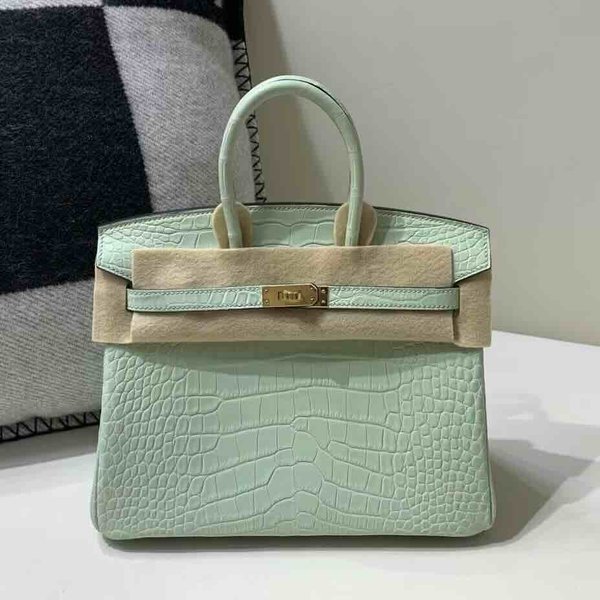 Birkin 25 Vert d’Eau  Matte Alligator x Gold Hardware