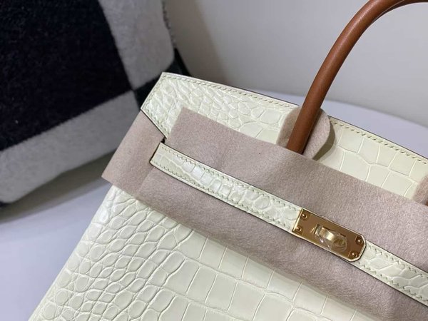 Hermès Birkin 25 Jaune Poussin Matte Niloticus Crocodile & Gold Leather Handle x Gold Hardware