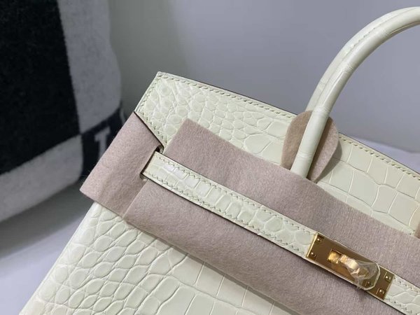 Hermès Birkin 25 Crocodile Pale Lemon x Gold Hardware