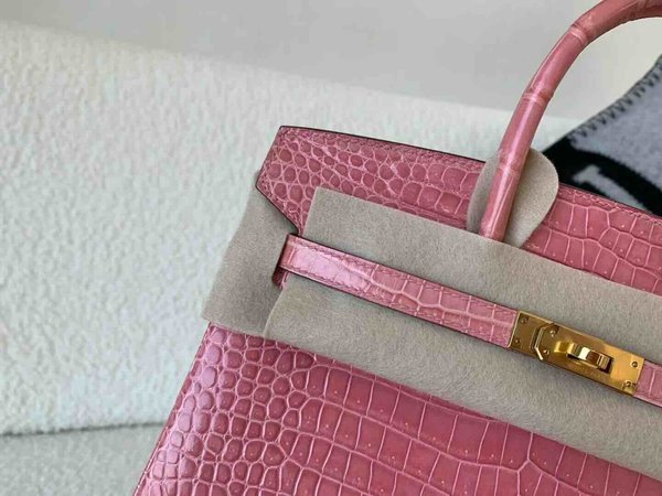 Hermès Birkin 25 Shiny Porosus Crocodile Rose Confetti x Gold Hardware