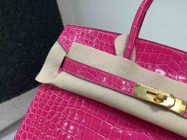 Hermès Birkin 30 Shiny Alligator Rose Shocking x Gold Hardware