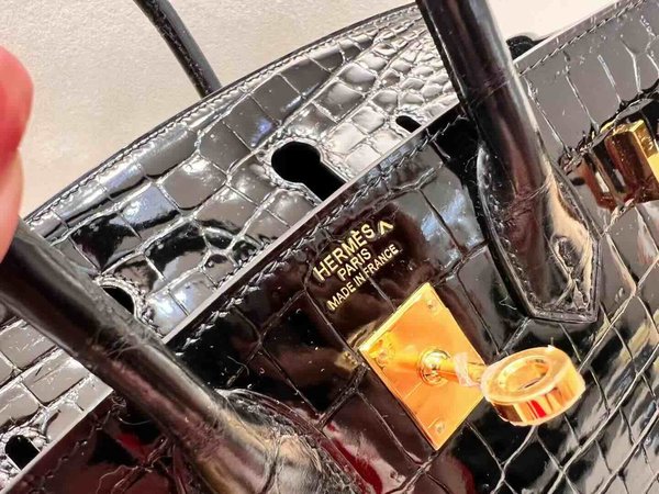 Hermès Birkin 25 Shiny Porosus Crocodile Noir x Gold Hardware