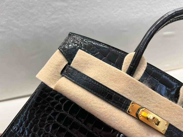 Hermès Birkin 25 Shiny Porosus Crocodile Noir x Gold Hardware