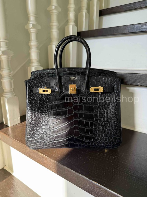 Hermès Birkin 25 Noir Matte Alligator x Gold Hardware