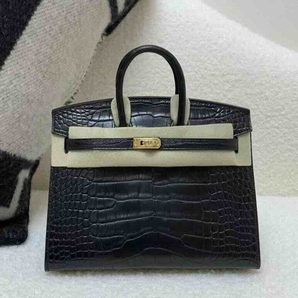 Hermès Birkin 25 Matte Alligator Noir x Gold Hardware