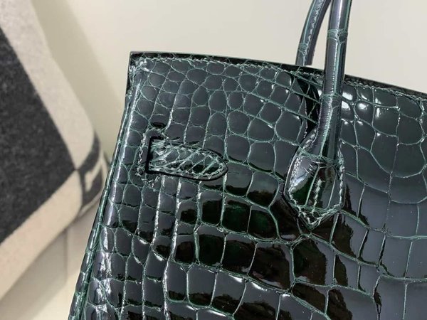 Hermès Birkin 25 Shiny Porosus Alligator, Noir x Gold Hardware