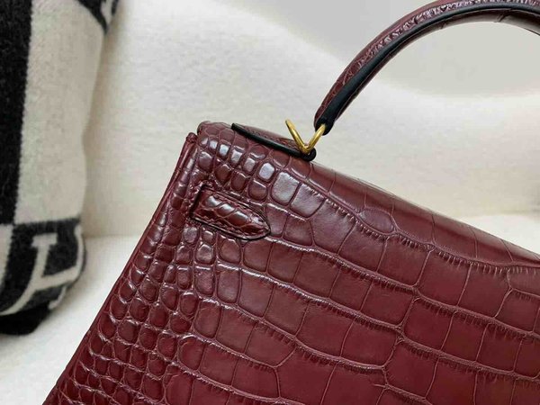 Hermès Kelly 25 Matte American Alligator Saddle Red (Rouge Sellier) x Gold Hardware — Customer Order