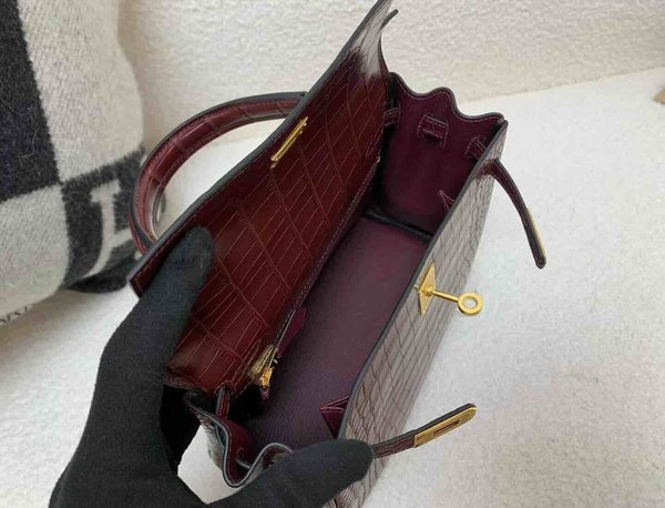 Hermès Kelly 25 Matte American Alligator Saddle Red (Rouge Sellier) x Gold Hardware — Customer Order