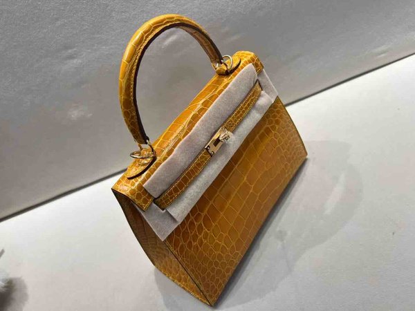 Hermès Kelly 25 Shiny American Alligator Amber Yellow (9D) x Gold Hardware