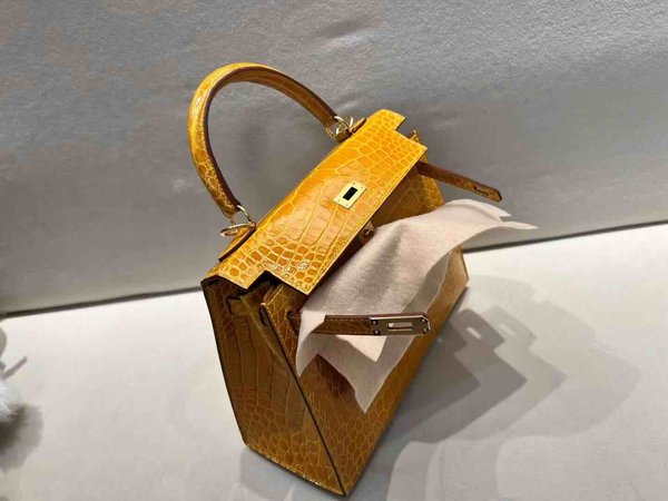 Hermès Kelly 25 Shiny American Alligator Amber Yellow (9D) x Gold Hardware