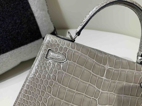 Hermès Kelly 25 Alligator Shiny Gris Tourterelle (Dove Grey) with Palladium Hardware (In Stock)