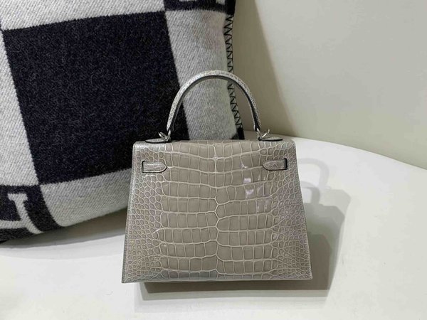 Hermès Kelly 25 Alligator Shiny Gris Tourterelle (Dove Grey) with Palladium Hardware (In Stock)