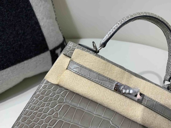 Hermès Kelly 25 Alligator Shiny Gris Tourterelle (Dove Grey) with Palladium Hardware (In Stock)