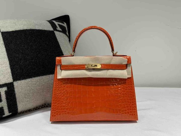 Hermès Kelly 25 Alligator Shiny Orange with Gold Hardware (In Stock)