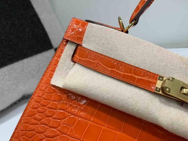 Hermès Kelly 25 Alligator Shiny Orange with Gold Hardware (In Stock)