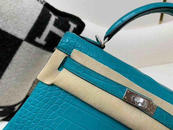 Hermès Kelly 25 Alligator Shiny Blue Paon (7F Peacock Blue) with Palladium Hardware
