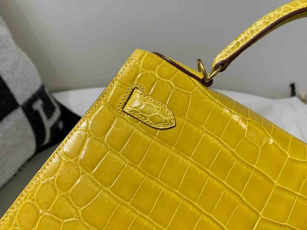 Hermès Kelly 25 Alligator Shiny Amber Yellow with Palladium Hardware (In Stock)