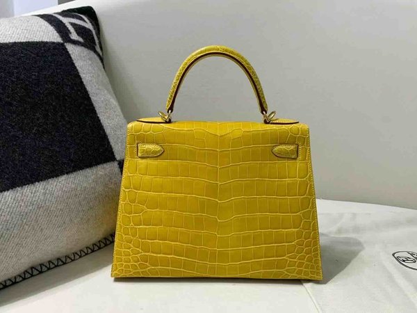 Hermès Kelly 25 Alligator Shiny Amber Yellow with Palladium Hardware (In Stock)