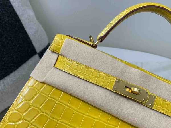 Hermès Kelly 25 Alligator Shiny Amber Yellow with Palladium Hardware (In Stock)