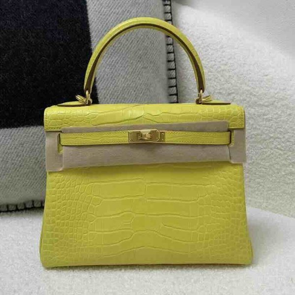 Hermès Kelly 25 Alligator Matte Marigold Yellow with Gold Hardware