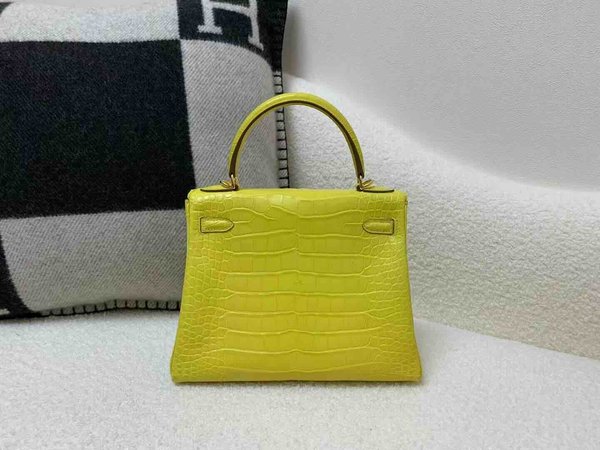 Hermès Kelly 25 Alligator Matte Marigold Yellow with Gold Hardware