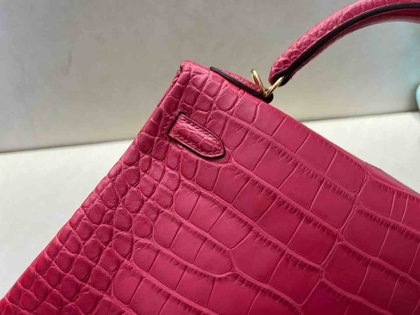 Hermès Kelly 25 Alligator Matte Rhododendron Pink with Gold Hardware