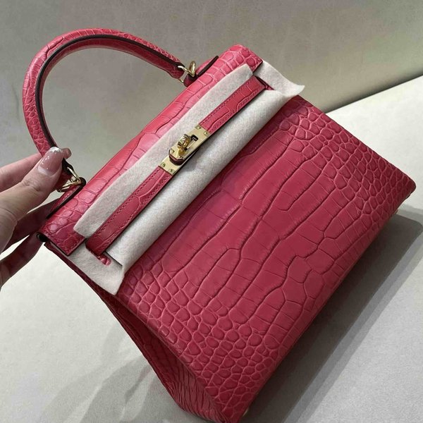 Hermès Kelly 25 Alligator Matte Rhododendron Pink with Gold Hardware