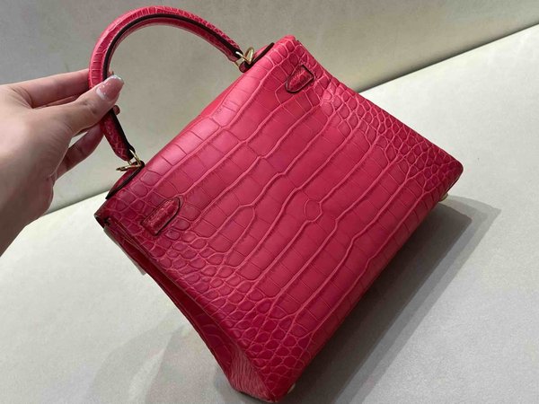 Hermès Kelly 25 Alligator Matte Rhododendron Pink with Gold Hardware