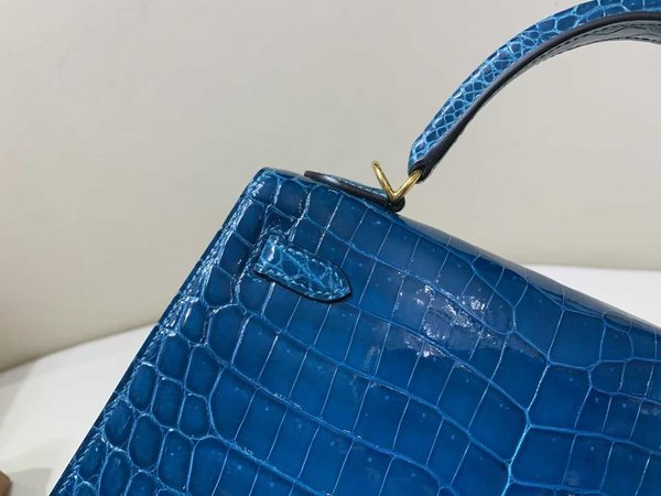 Hermès Kelly 25 Sellier Bleu Marine Shiny Porosus Crocodile / Gold Hardware