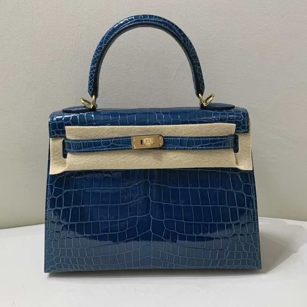 Hermès Kelly 25 Sellier Bleu Marine Shiny Porosus Crocodile / Gold Hardware