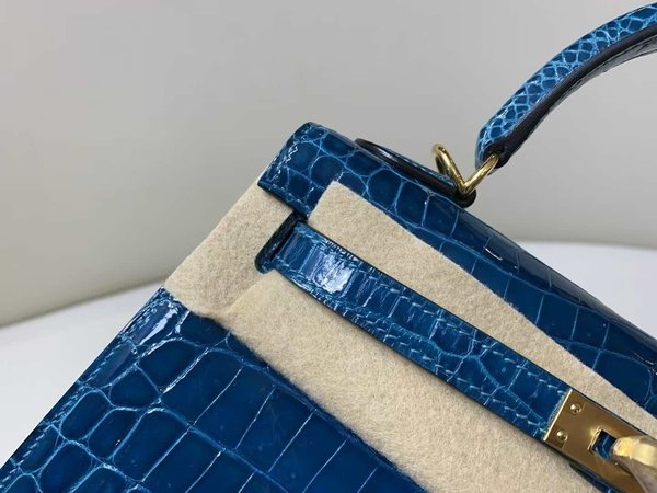 Hermès Kelly 25 Sellier Bleu Marine Shiny Porosus Crocodile / Gold Hardware