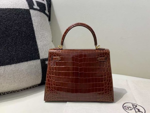 Hermès Kelly 25 Sellier Shiny Porosus Crocodile Miel with Gold Hardware
