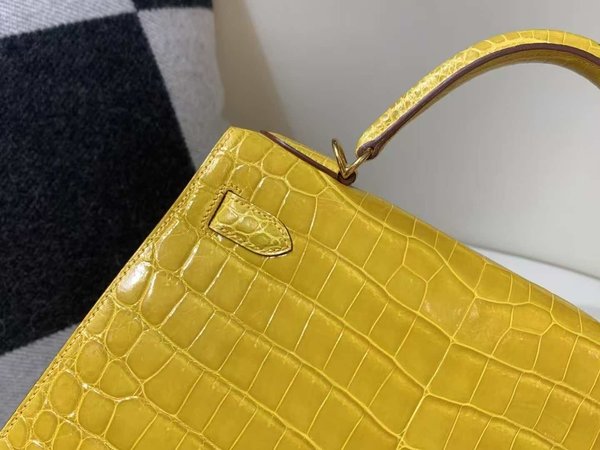 Hermès Kelly 25 Sellier Shiny Porosus Crocodile Jaune Citron Gold Hardware