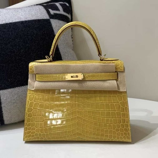 Hermès Kelly 25 Sellier Shiny Porosus Crocodile Jaune Citron Gold Hardware