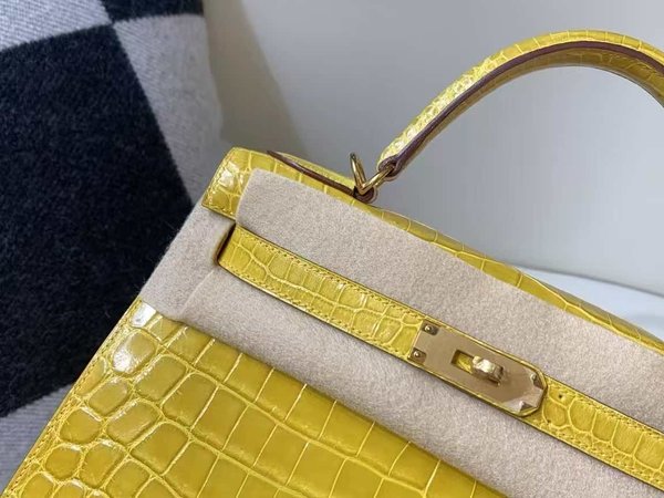 Hermès Kelly 25 Sellier Shiny Porosus Crocodile Jaune Citron Gold Hardware