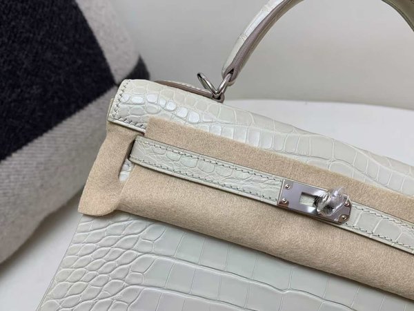 Hermès Kelly 25 Gris Perle Niloticus Crocodile Palladium Hardware