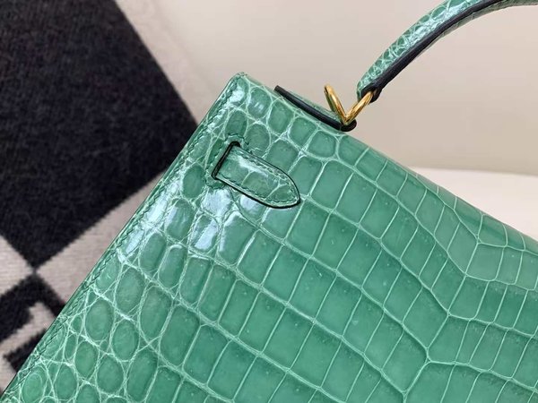Hermès Kelly 25 Vert Jade Niloticus Crocodile Gold Hardware