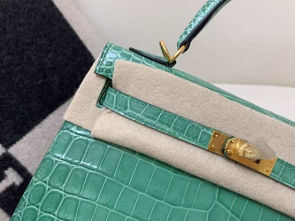 Hermès Kelly 25 Vert Jade Niloticus Crocodile Gold Hardware