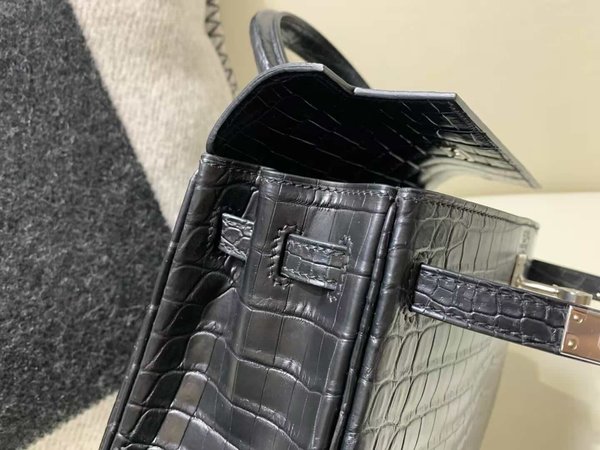 Hermès Kelly 25 Sellier Matte Alligator Noir with Palladium Hardware