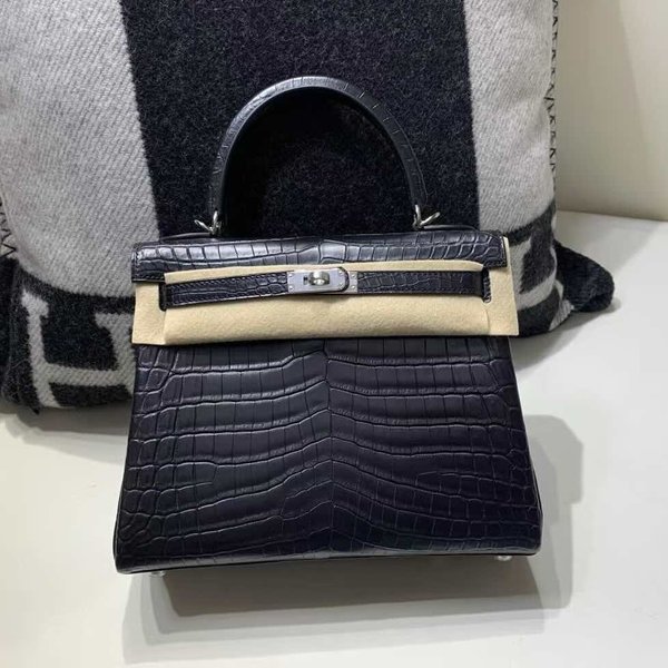 Hermès Kelly 25 Sellier Matte Alligator Noir with Palladium Hardware