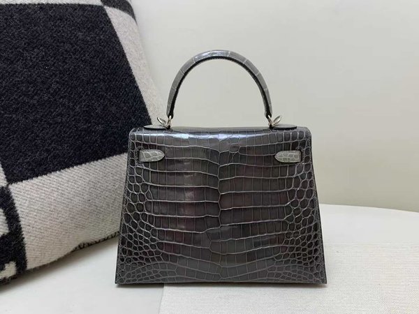 Hermès Kelly 25 Shiny Niloticus Crocodile 88 Graphite with Etoupe – Palladium Hardware