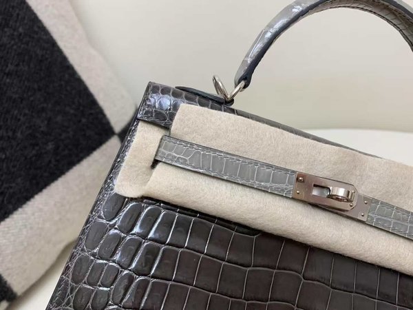 Hermès Kelly 25 Shiny Niloticus Crocodile 88 Graphite with Etoupe – Palladium Hardware