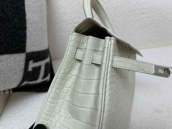 Hermès Kelly 25 Matte Alligator Mississippiensis Glacier White x Palladium Hardware
